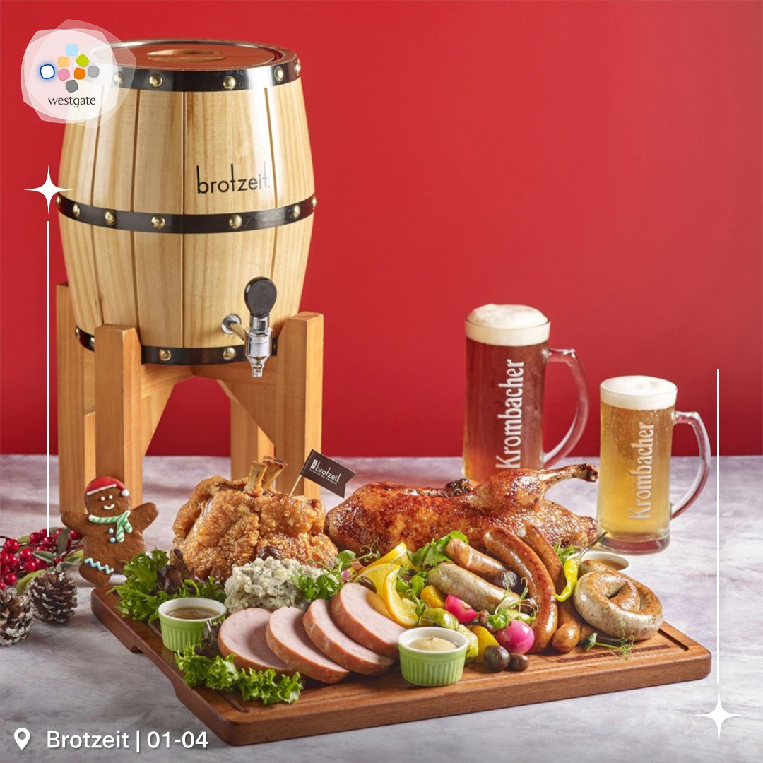 A beautifully decorated holiday table