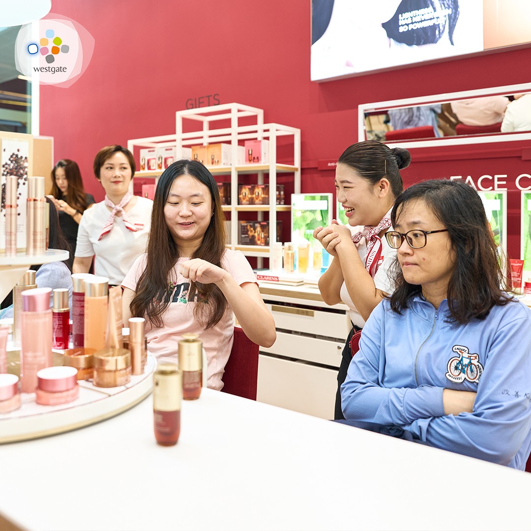 Skincare demonstration during the Clarins x GirlStyle Singapore event