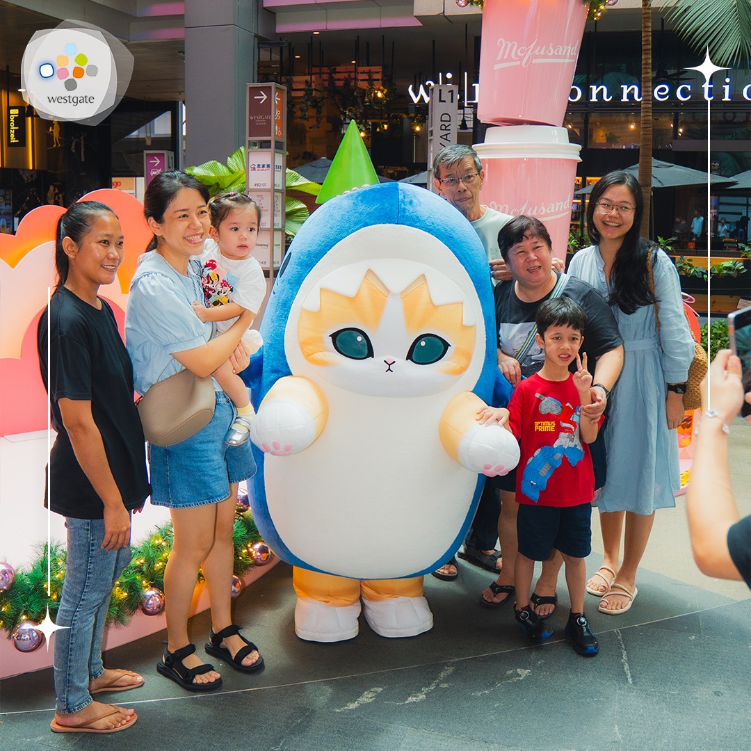 Attendees enjoying the Mofusand event